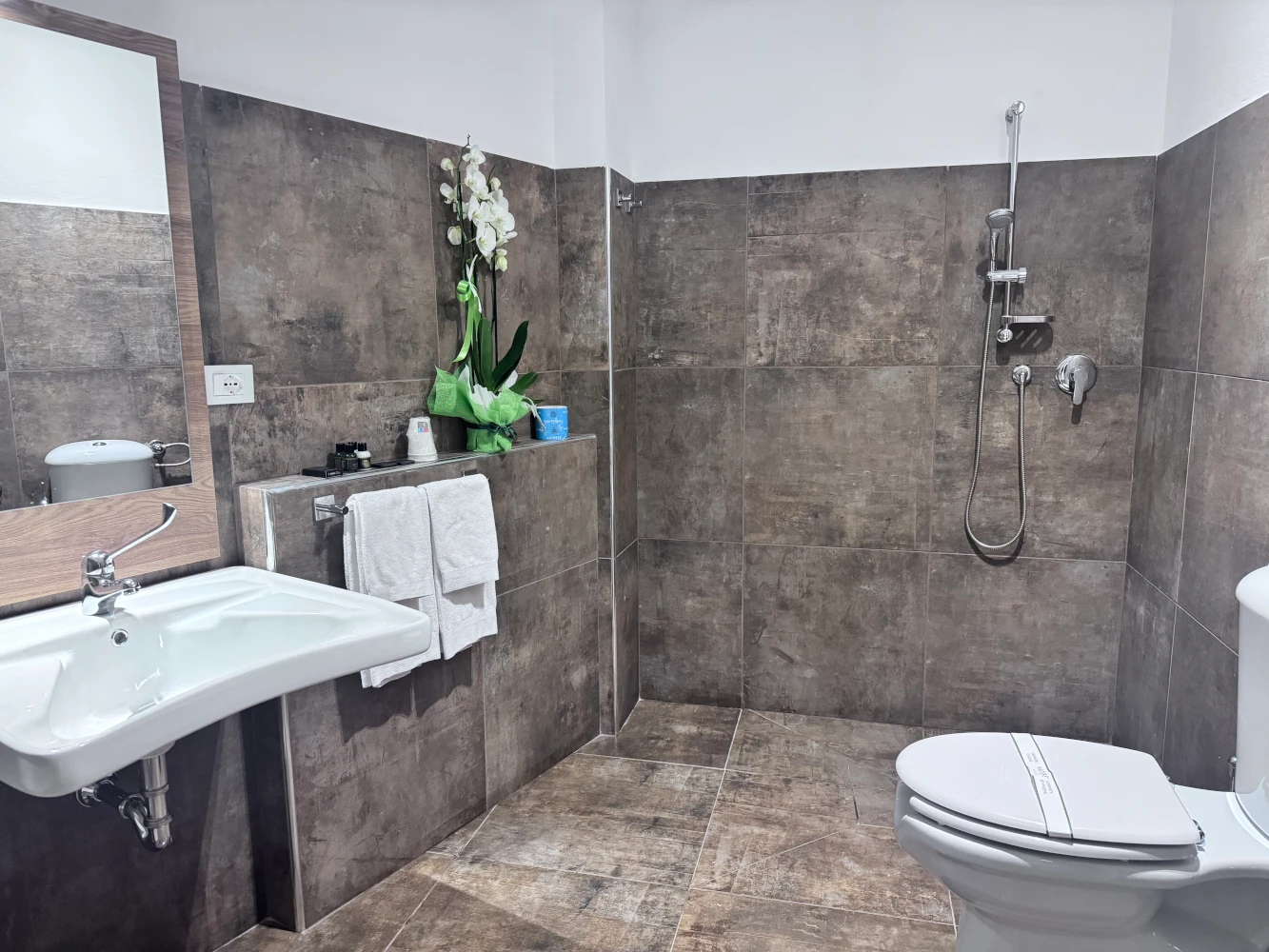 Singola Superior, comfort superiore per trasferte esigenti in Toscana - foto 4